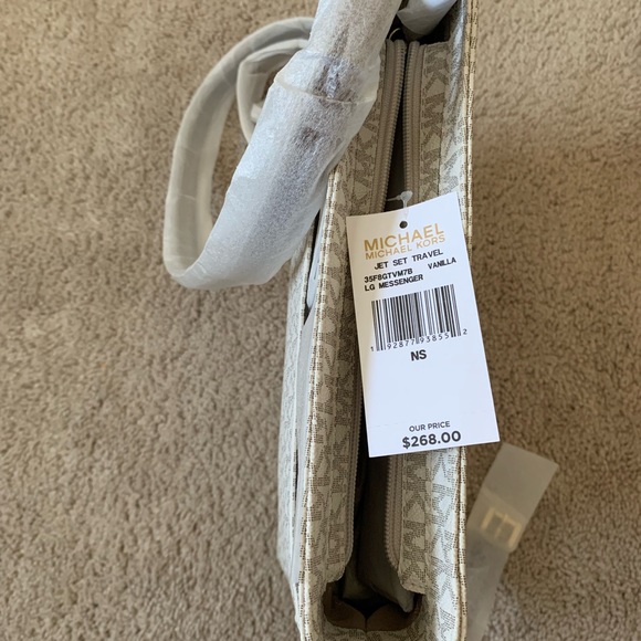 Michael Kors Jet Set Traveler Crossbody and Wallet - Picture 3 of 4